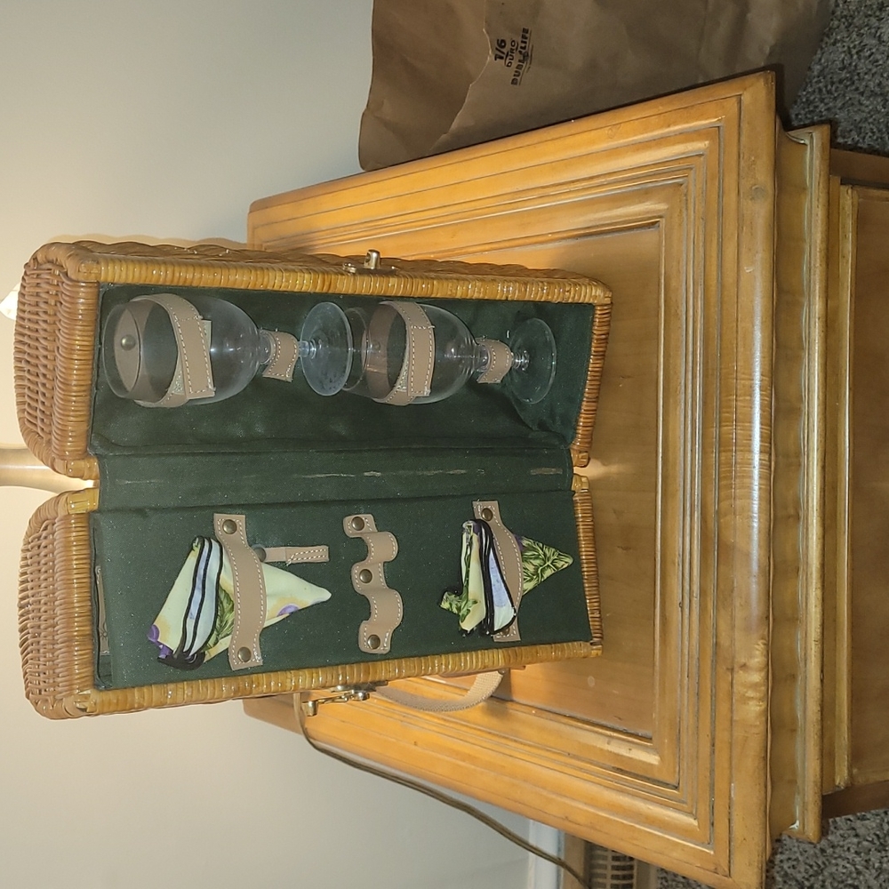 Wine Basket w/Glasses (wine not included)